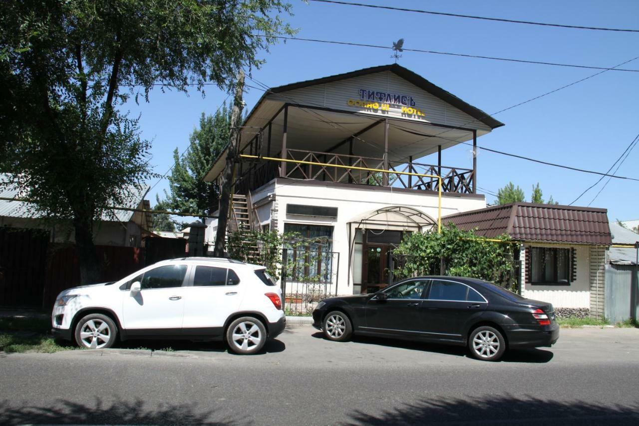 Tiflis Hotel Алма Ата Екстериор снимка